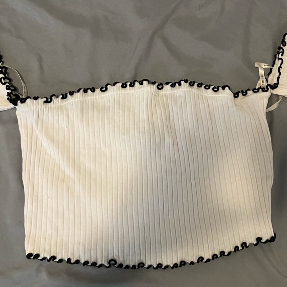 FOREVER 21 crop top with black lining